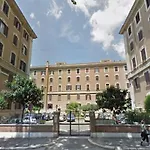 Alojamento de Acomodação e Pequeno-almoço La Finestra Di Fronte Roma