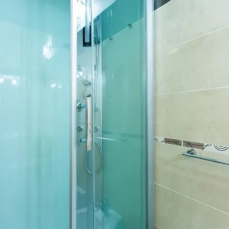 ベッド・アンド・ブレックファスト B ＆ B ラ フィネストラ ディ フロンテ ローマ