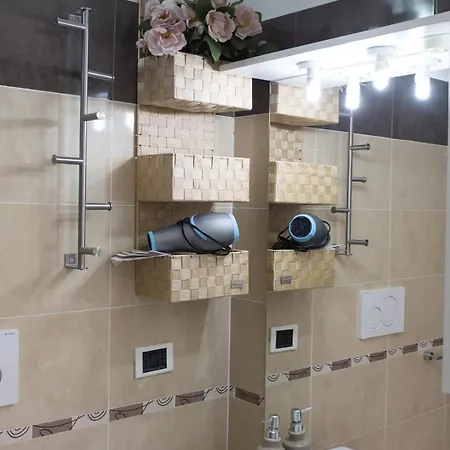 ベッド・アンド・ブレックファスト B ＆ B ラ フィネストラ ディ フロンテ 4*