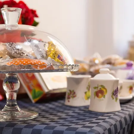 B ＆ B ラ フィネストラ ディ フロンテ ベッド・アンド・ブレックファスト 4*