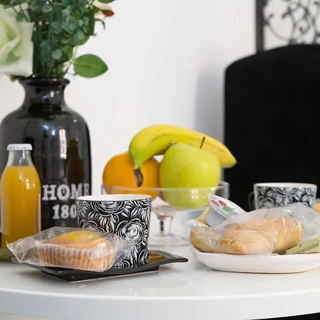 B ＆ B ラ フィネストラ ディ フロンテ ベッド・アンド・ブレックファスト 4*