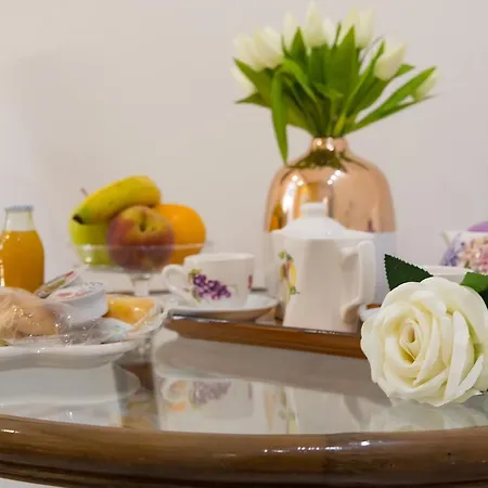 B ＆ B ラ フィネストラ ディ フロンテ ローマ