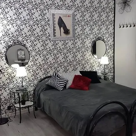 ベッド・アンド・ブレックファスト B ＆ B ラ フィネストラ ディ フロンテ ローマ