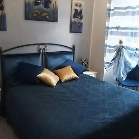 La Finestra Di Fronte Bed & Breakfast 4*