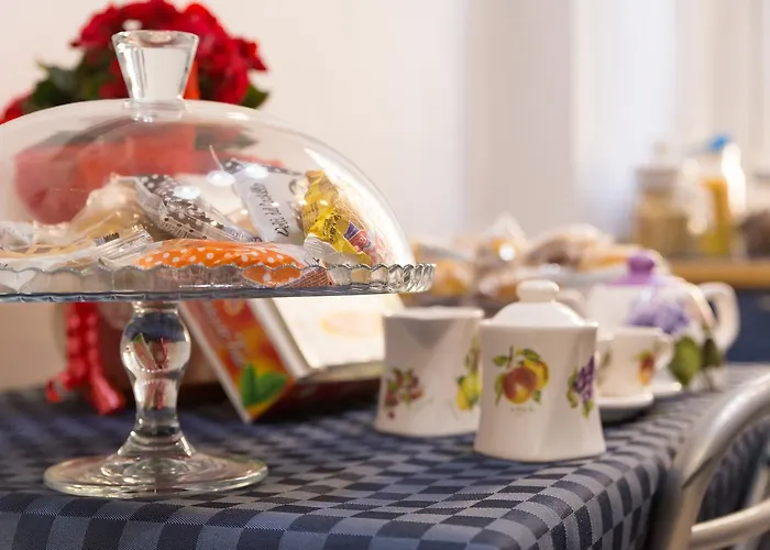La Finestra Di Fronte Bed & Breakfast 4*