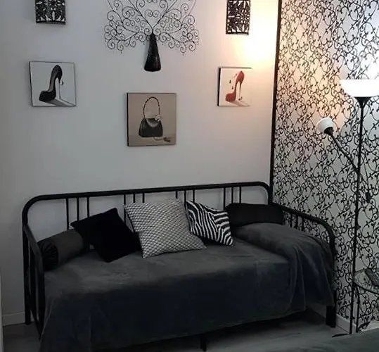 Bed & Breakfast La Finestra Di Fronte 4*