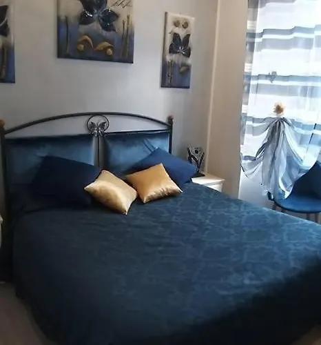 La Finestra Di Fronte Bed & Breakfast 4*